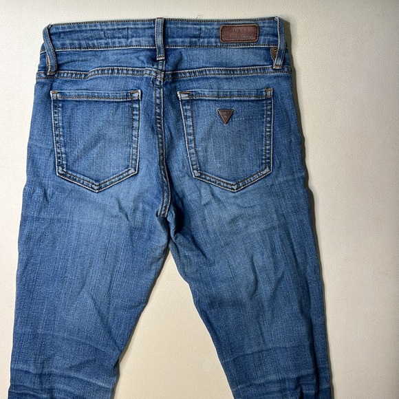 GUESS jeans- mid rise - Picture 3 of 3